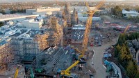Bisa terlihat di foto ini Disney bergerak cepat dalam mengerjakan proyek ini supaya tidak kehilangan momen demam Star Wars dengan rilisnya lini film terbaru. Foto: Dok. Walt Disney World Magic.