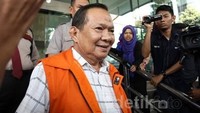 April 2017. Di waktu yang hampir bersamaan mantan hakim Ramlan Comel mencabut berkas PK-nya ketika tahu berkasnya akan diadili oleh Artidjo. Ramlan Comel dihukum 7 tahun penjara karena menerima suap saat mengadili kasus Bansos Pemkot Bandung, yang melibatkan Dada Rosada. (Foto: Dok. detikcom)