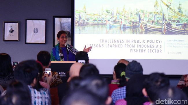 Susi Beberkan Kerugian Kalau Kapal Maling Ikan Tak Ditenggelamkan