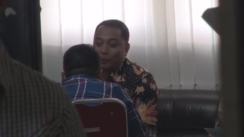 Diperiksa Polisi, Kadis Perumahan Surabaya Jawab 20 Pertanyaan Diperiksa Polisi, Kadis Perumahan Surabaya Jawab 20 Pertanyaan
