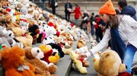 740 teddy bear disusun oleh siswa-siswi di Berlin.