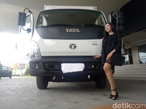 Truk 7 Ton dari India Mengaspal di Makassar