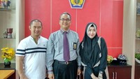 Pihaknya pun mengimbau kepada Bu Dendy dan suami untuk mengedukasi wajib pajak lain untuk segera melaporkan SPT tahun 2017 sebelum 31 Maret 2018/Foto: KPP Pratama Tulungagung.