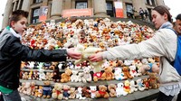 Aksi menyusun 740 teddy bear ini sebagai ajakan untuk lebih peduli pada anak-anak pengungsi Suriah yang tidak bisa sekolah
