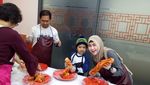 Begini Keseruan Makan Bu Dendy yang Viral Karena Sawer Pelakor