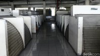 Tak terlihat adanya aktivitas jual beli di pasar tersebut.