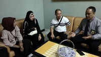 Hari ini, Bu Dendy mendampingi suaminya ke KPP Pratama Tulungagung untuk melaporkan Surat Pemberitahuan Tahunan ( SPT) pajak pribadi dan badan tahun 2017. Bu Dendy dan suaminya menyambangi KPP Pratama Tulungagung sekitar satu jam./Foto: KPP Pratama Tulungagung