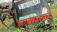 Bus-bus tersebut dikandangakan Dishub DKI Jakarta. Jumlahnya terus bertambah menyusul razia yang makin rutin digelar Dishub di berbagai wilayah DKI Jakarta.