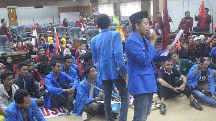 Tolak UU MD3, Puluhan Mahasiswa Sidoarjo Duduki Kantor DPRD