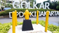 Fire hydrant yang dicat kuning itu ada di depan Kantor DPD Golkar DKI, Jalan Pegangsaan Barat, Menteng, Jakarta Pusat.