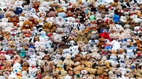 Ini penampakan ratusan teddy bear yang disusun