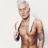 Jonny sempat ditolak dokter karena ingin menambahkan filler lagi di bibirnya yang menurutnya kurang besar. Menurut dokter, bibirnya sudah sangat besar dan bisa berbahaya jika terus disuntik filler. Foto: Instagram/@jonathandylan