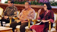 Dalam pertemuan itu Jokowi didampingi Menko Perekonomian Darmin Nasution dan Menteri Keuangan Sri Mulyani.