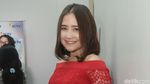 Gaya Simple Prilly Latuconsina