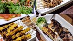 Ini 10 Bukti Dewi Dee Lestari Suka Ngopi dan Jago Masak