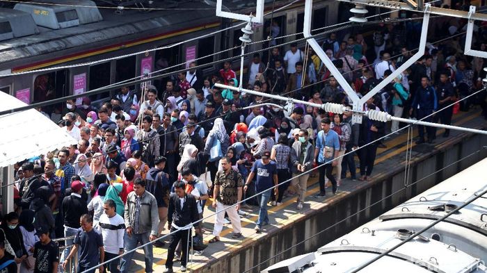 Stasiun Tanah Abang/Foto: lamhot aritonang Stasiun Tanah Abang/Foto: lamhot aritonang