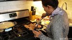 Ketika Menteri Susi Asik Membuat Steak dan Fettucini