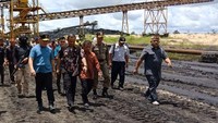 Gubernur Kalimantan Tengah, Sugianto Sabran, akhirnya melakukan sidak ke PT. Asmin Korindo Tuhup (AKT) yang diduga melakukan pertambangan batubara ilegal pasca ijinnya dicabut oleh Menteri ESDM. Foto: dok. Pemprov Kalteng