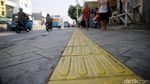Cliiing... Bersihnya Trotoar di Depan Pasar Akik Rawa Bening