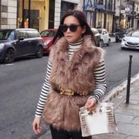 Maia Estianty termasuk salah satu selebriti Indonesia yang memiliki koleksi tas Hermes. Dan dia pun memiliki tas Hermes Birkin Himalayan Crocodile seharga Rp 2 miliar yang tampak dipakainya saat liburan ke luar negeri di foto ini. Foto: Instagram