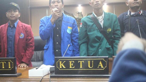Kritik UU MD3, Puluhan Mahasiswa Sidoarjo Duduki Kantor DPRD