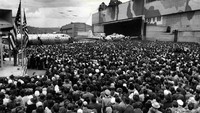 Ribuan orang hadir dalam perayaan pesawat baru yang diproduksi yaitu B-29. Pesawat B-17 pun pensiun. Istimewa/Vintag.
