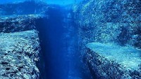 Monumen Yonaguni bisa dilihat dari dekat dengan diving (quan_sittisan/Instagram)