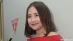 Gaya Simple Prilly Latuconsina