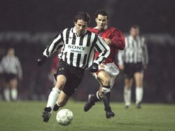 Alessandro Del Piero juga dilatih Capello sewaktu bermain untuk Juventus. (Foto: Graham Chadwick/Allsport)