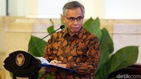 Kepala Otoritas Jasa Keuangan (OJK) Wimboh Santoso juga hadir dalam pertemuan tersebut.