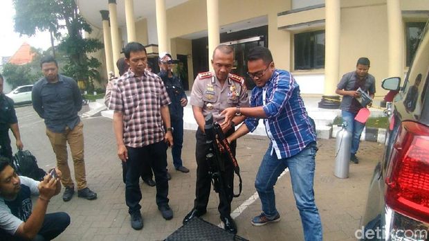 Ini Senpi Terduga Penembak Mobil Kadis Perumahan Surabaya