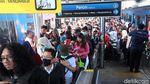 Mengintip Kepadatan Stasiun Tanah Abang