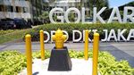Penampilan Beda Fire Hydrant Kuning di Depan Kantor Golkar DKI