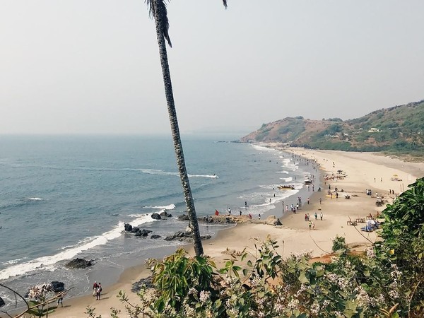 Pantai Anjuna biasanya ramai oleh turis ketika bulan Oktober-April. Pantai ini terkenal dengan pasar loak yang ada setiap hari Rabu dan Sabtu. Mantai samabil shopping, kenapa nggak? (nastyastormi/Instagram) Pantai Anjuna biasanya ramai oleh turis ketika bulan Oktober-April. Pantai ini terkenal dengan pasar loak yang ada setiap hari Rabu dan Sabtu. Mantai samabil shopping, kenapa nggak? (nastyastormi/Instagram)