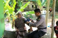 Banjir Surut, Warga Bojonegoro Mulai Bersih-bersih Rumah