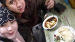 Begini Keseruan Makan Bu Dendy yang Viral Karena Sawer Pelakor