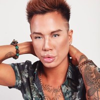 Pria berusia 28 tahun ini tidak masalah jika wajahnya terlihat palsu. Aku benar-benar ingin terlihat palsu, katanya kepada Barcroft TV, seperti dikutip dari The Sun. Foto: Instagram/@jonathandylan