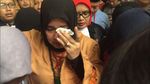 Foto: Tangis Bahagia Asma Dewi Divonis Ringan di Kasus Penghinaan