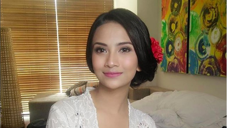 Dandan Cantik, Vanessa Angel Mau Tunangan? Dandan Cantik, Vanessa Angel Mau Tunangan?