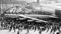 Pasca Perang Dunia II, pabrik ini terus memproduksi pesawat perang. Pada foto ini adalah B-52A yang diproduksi pada 1954. Istimewa/Vintag.