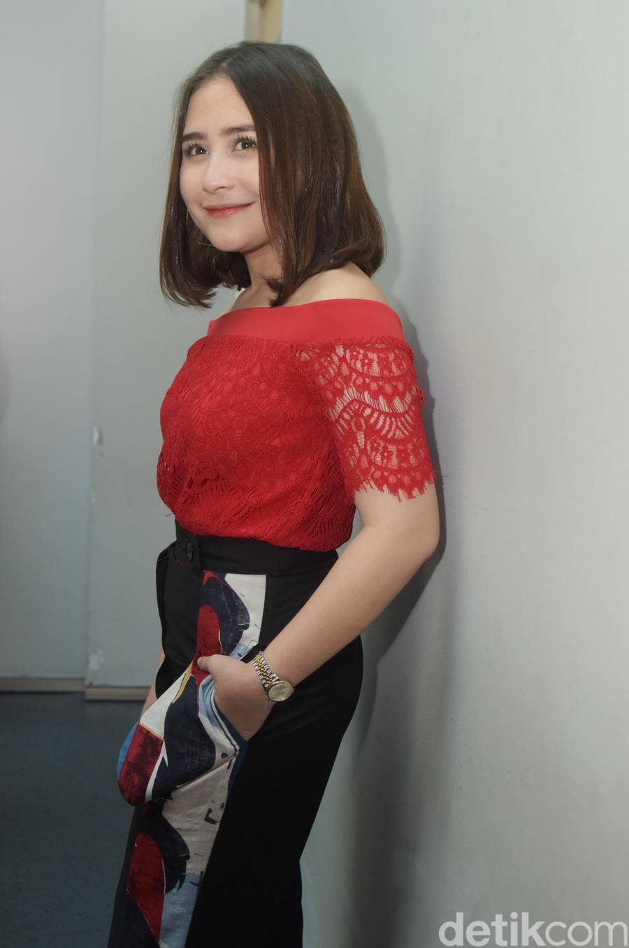 Gaya Simple Prilly Latuconsina - Foto 4