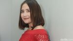 Gaya Simple Prilly Latuconsina