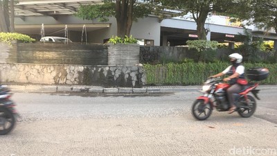 Lokasi Mercy Tabrak Polisi karena Kaget Disetop di Taman Anggrek