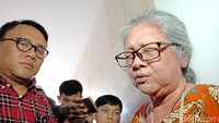 Kasus ini terkuak setelah M kabur dari Hotel Le Meridien yang selama satu setengah tahun ini menjadi tempat tinggalnya. Singkat cerita, M dibawa ke LPAI (Lembaga Perlindungan Anak Indonesia) dan dilaporkan ke kepolisian.