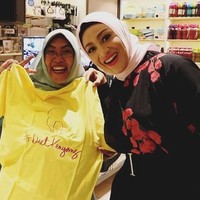 Hughes secara rutin mengunggah tips diet yang ia lakukan di Youtube pribadinya. Kini, ia sudah memiliki 112 ribu subscribers. Foto: Instagram/Hughes.Dewi