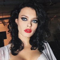 Aku selalu mengatakan bahwa perbedaan usia tidak menjadi masalah. Hanya saja dia tidak bisa menerima bahwa aku cantik dan popular. Banyak orang yang menatapku dan memberikan pujian serta perhatian. Mungkin dia tak banyak dapat perhatian seperti yang dia inginkan, kata Liza. Foto: Instagram