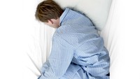 Mereka yang menyukai posisi meringkuk seperti bayi cenderung sensitif, tapi mungkin memproyeksikan diri agar terlihat tangguh dari luar, kata Chris Idzikowski, PhD, dikutip dari Readers Digest. Kamu cocok dengan pekerjaan seni seperti menulis, menari, atau melukis. Foto: ilustrasi/thinkstock