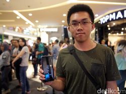 Warga Serbu Penjualan Perdana Galaxy S9 dan S9+