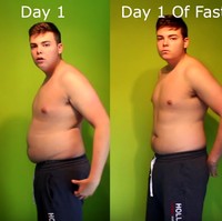 Seorang Youtuber bernama Jay membagikan transformasi tubuhnya setelah 28 hari hanya minum air putih. Bobot Jay pun turun hingga 23 kg, tubuhnya yang sangat gemuk menjadi kurus. Tapi Jay memperingatkan kalau diet air putih ini berbahaya jika dilakukan sembarangan, dan harus dalam pengawasan ahli nutrisi. Foto: Screenshot Youtube