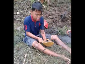 Viral Video Lucu Anak Histeris Digigit Lintah